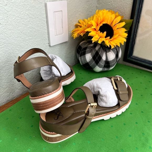 Sofft Olive Green Sandals - Picture 4 of 6